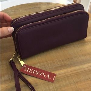 Dual pocket accordion clutch